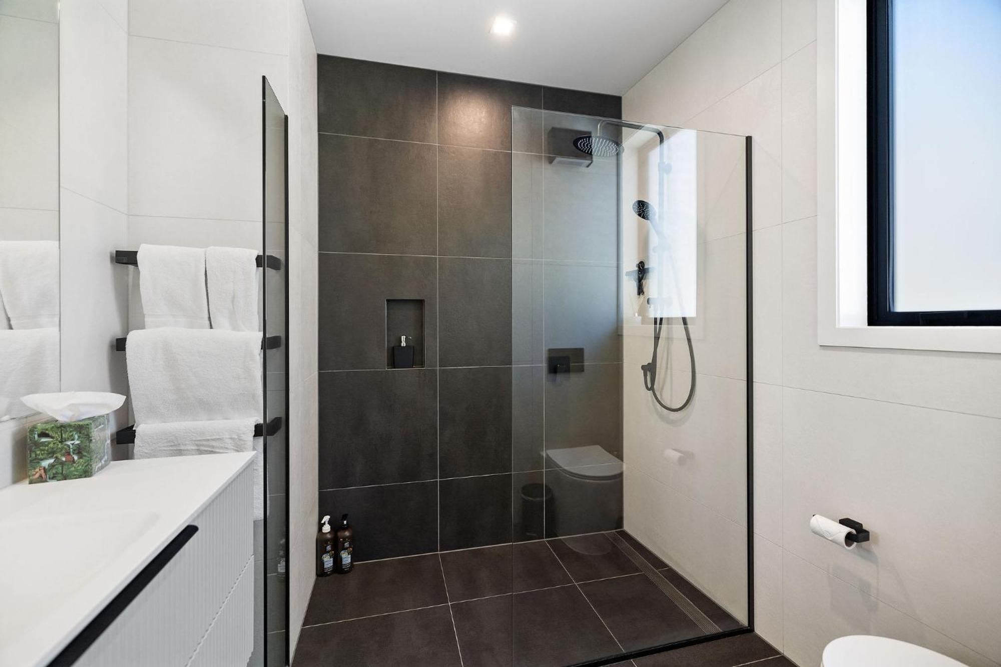 Homestead Retreat - 2 Bedroom - Lake View Queenstown Buitenkant foto
